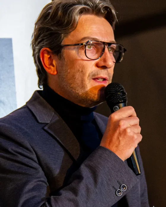 Portrait de Cyril Marie, conférencier, formateur & consultant IA